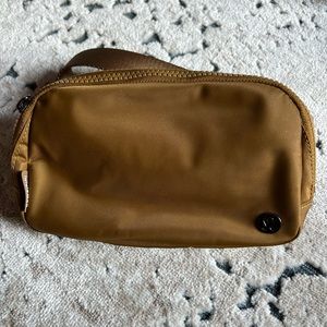 BRAND BEW COLOR NWT LULULEMON Everywhere Belt Bag